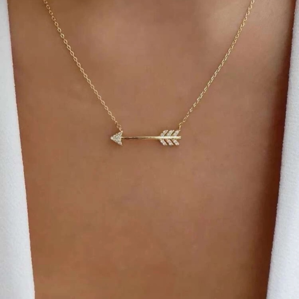 🎉 New Gold Crystal Arrow Necklace